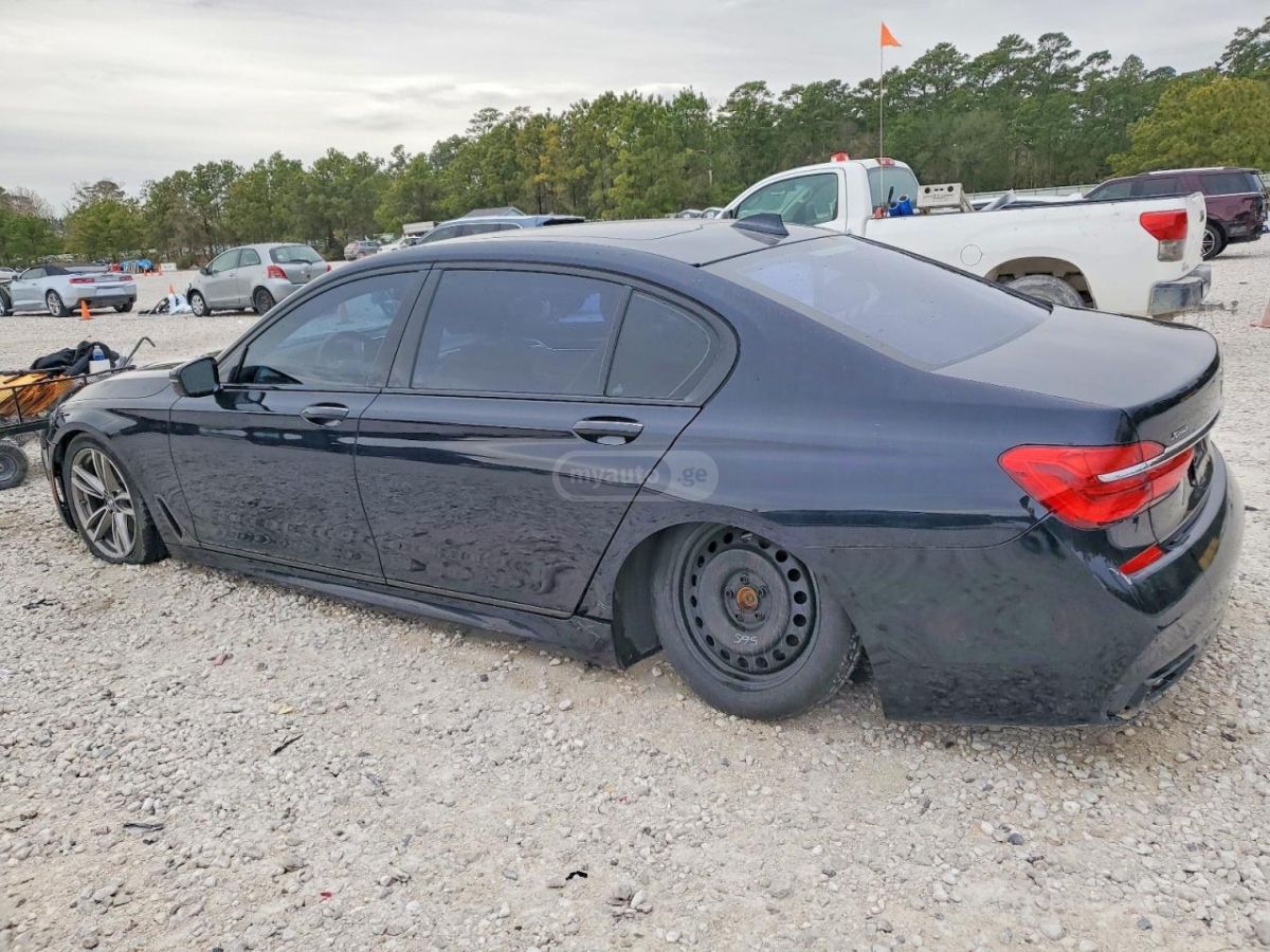 BMW 740 2018 — photo 2