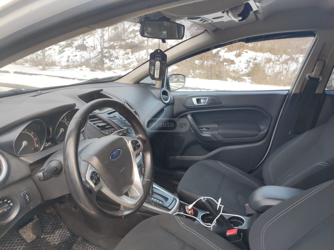 Ford Fiesta 2015 — photo 2