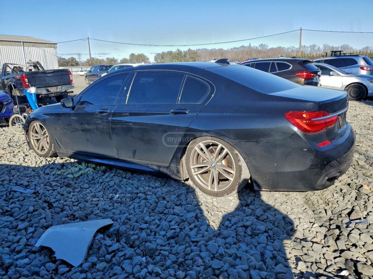 BMW 740 2018 — photo 2