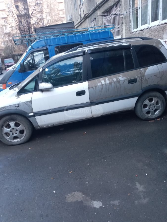 Opel Zafira 2002 — photo 2