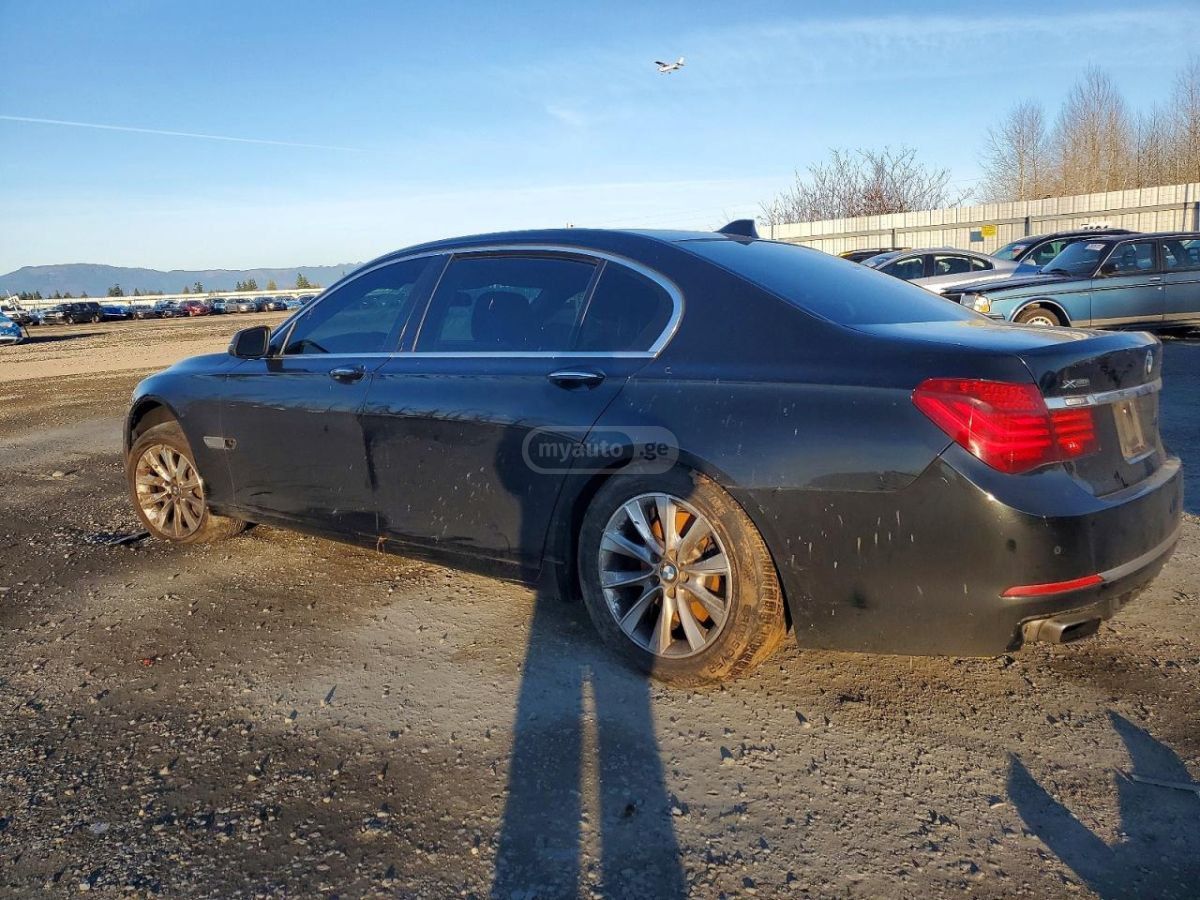 BMW 740 2015 — photo 2
