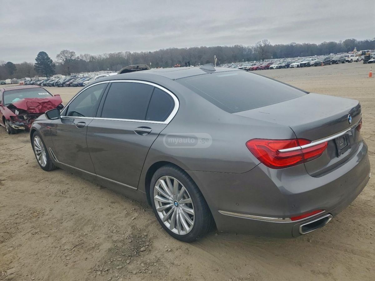 BMW 740 2016 — photo 2