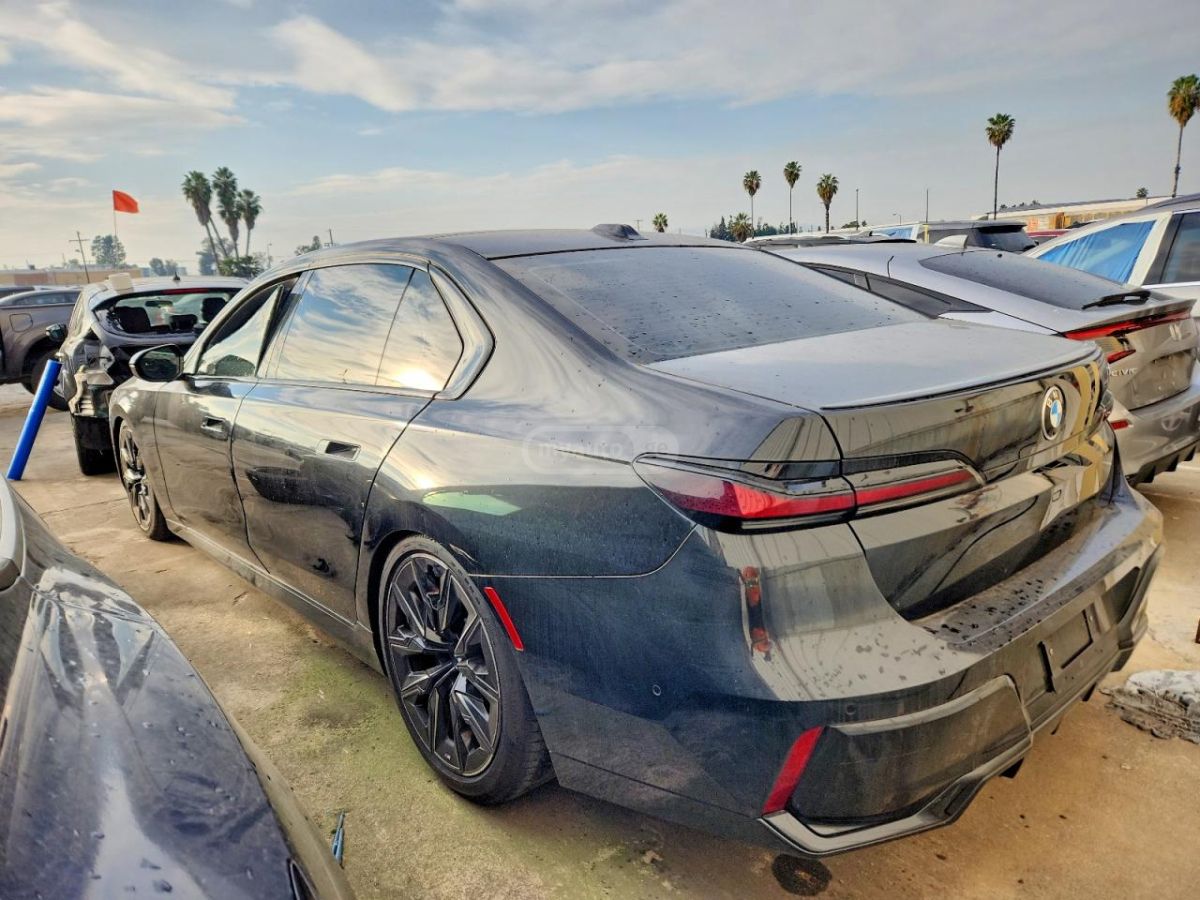 BMW 740 2024 — photo 2