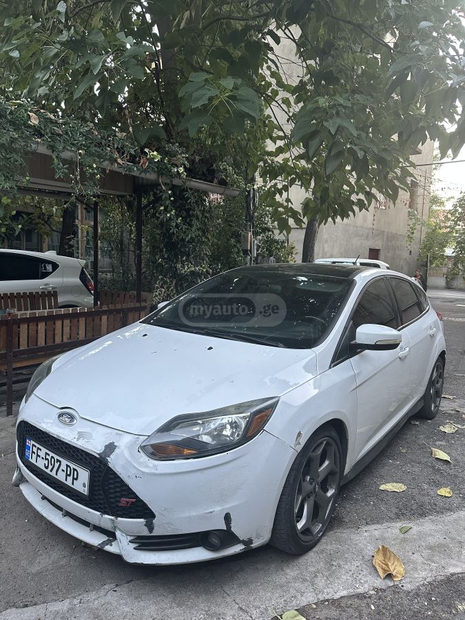 Ford Focus 2013 — photo 2
