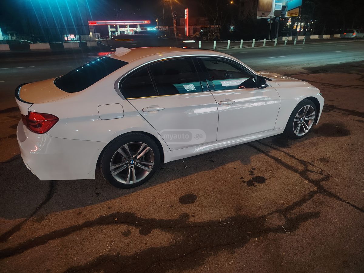 BMW 330 2017 — photo 2