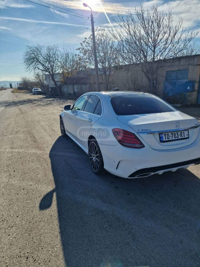 Mercedes-Benz C 300 2015 — photo 2