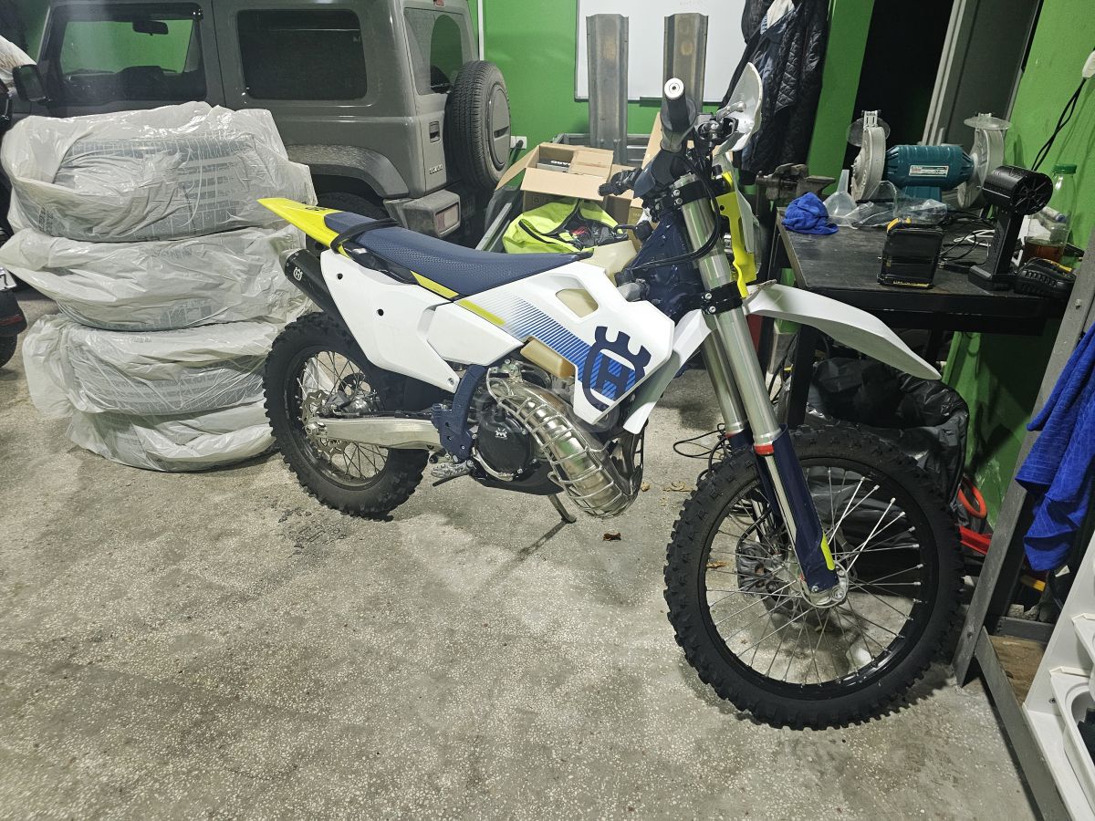 Husqvarna TE 300 2024 — photo 2