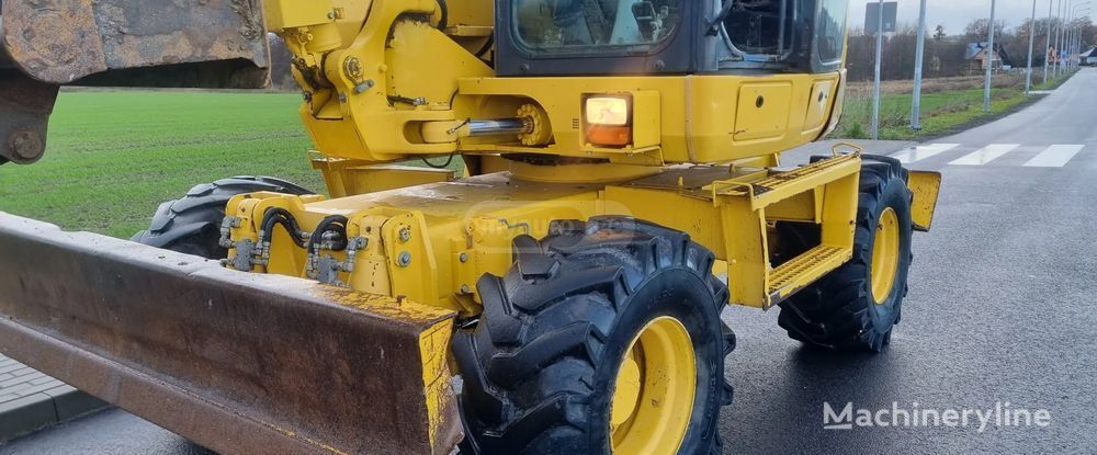 Hino D155AX 2014 — photo 2