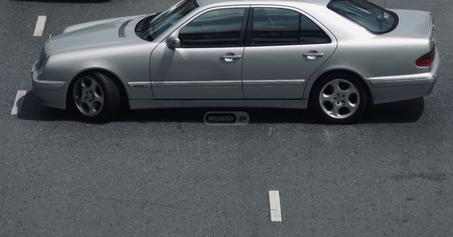Mercedes-Benz E 220