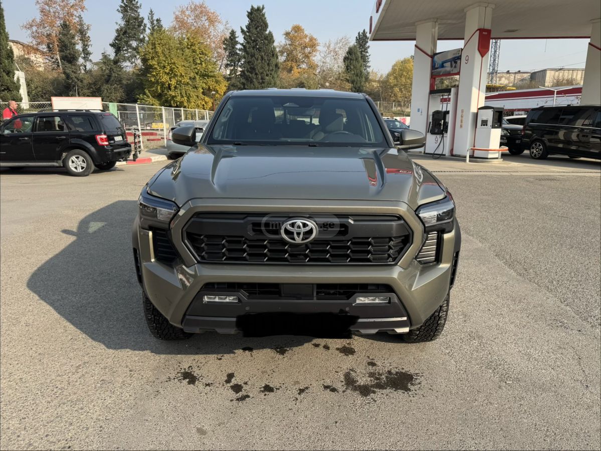 Toyota Tacoma 2024 — photo 2