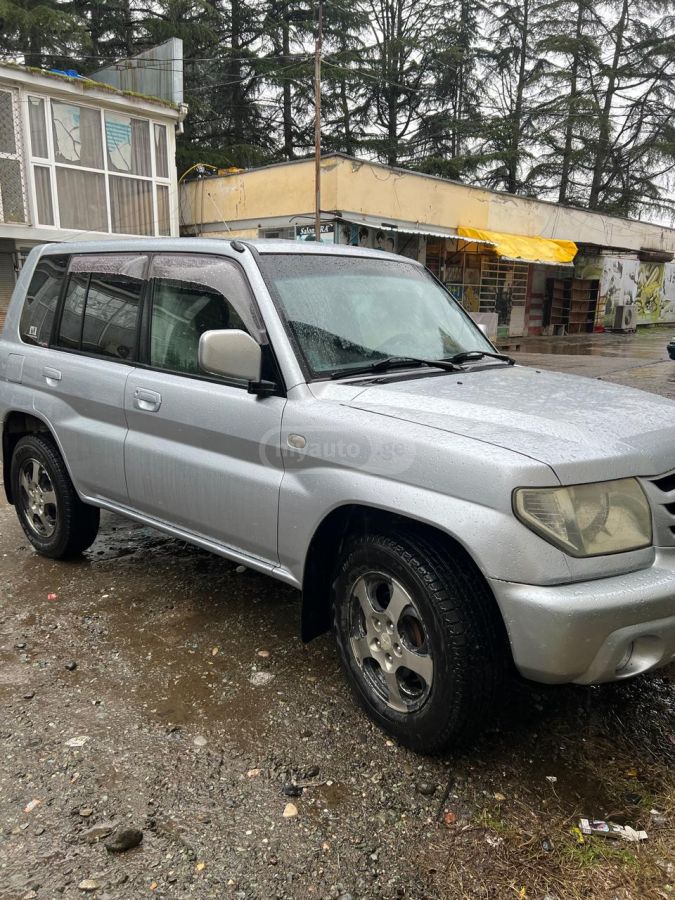Mitsubishi Pajero IO 2005 — photo 2