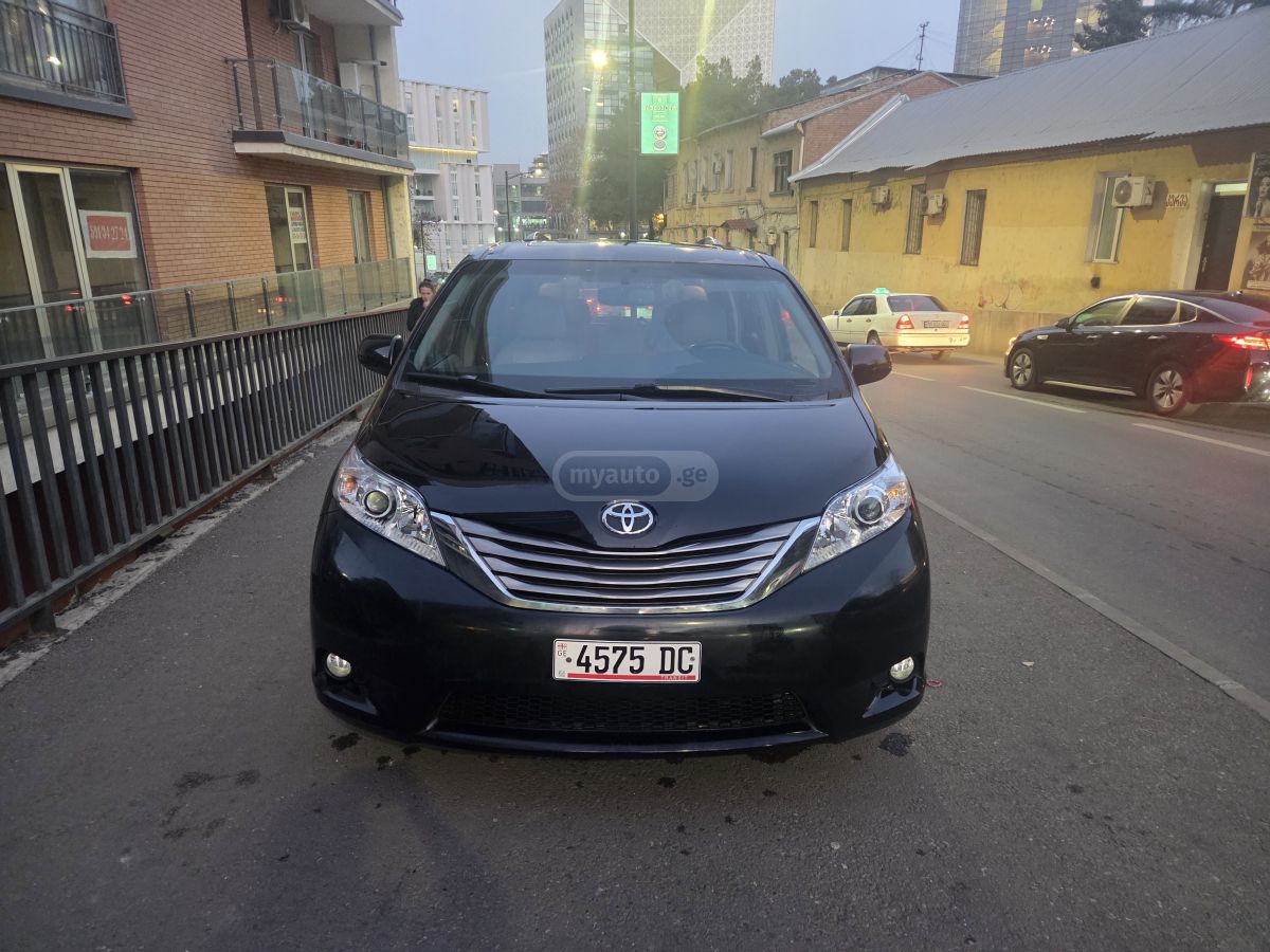 Toyota Sienna 2018 — photo 2