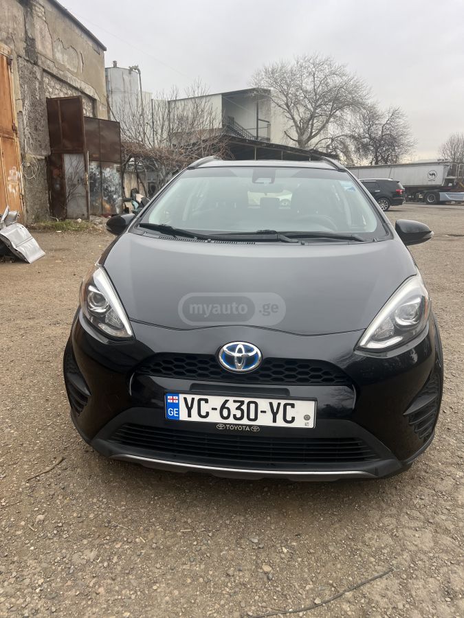 Toyota Prius C 2017 — photo 2