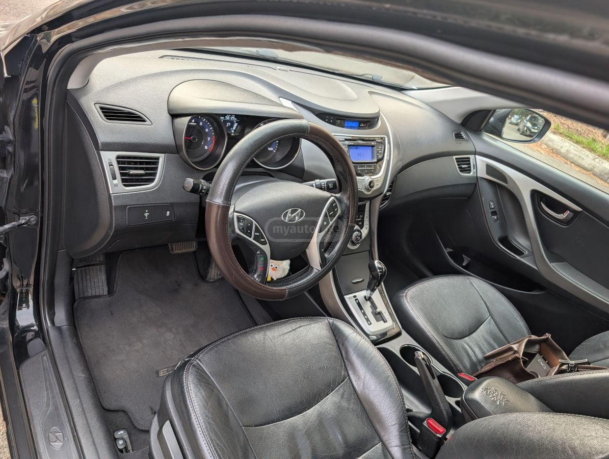 Hyundai Elantra 2011 — photo 2