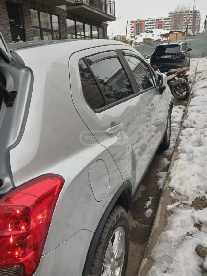 Chevrolet Trax 2017 — photo 2