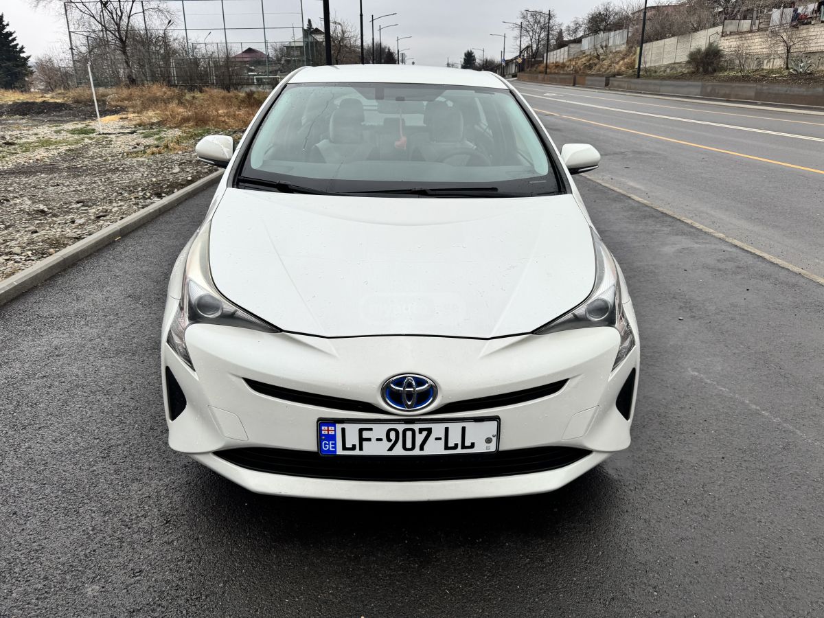 Toyota Prius 2016 — photo 2