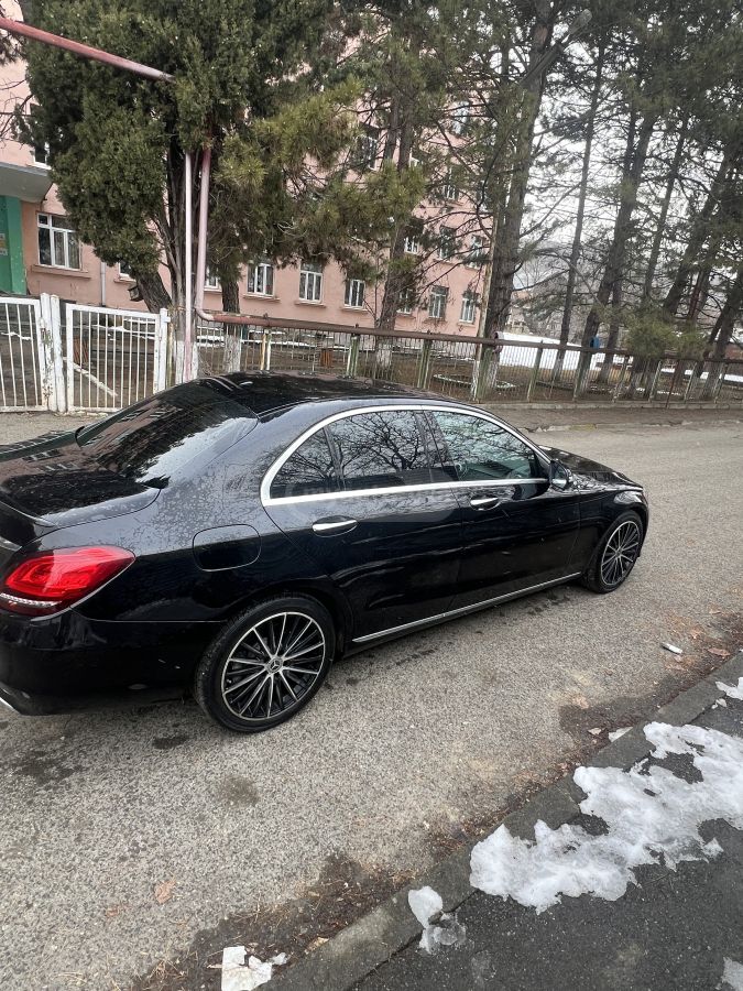 Mercedes-Benz C 300 2020 — photo 2