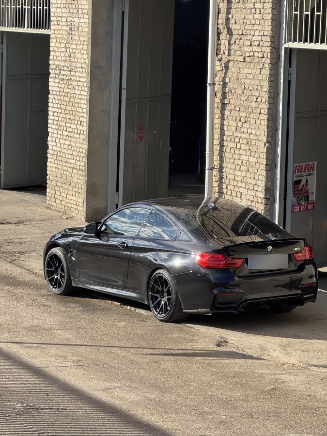 BMW M4 2014 — photo 2