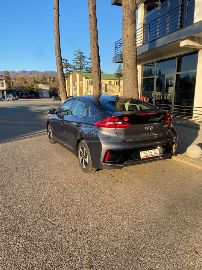 Hyundai Ioniq 2017 — photo 2