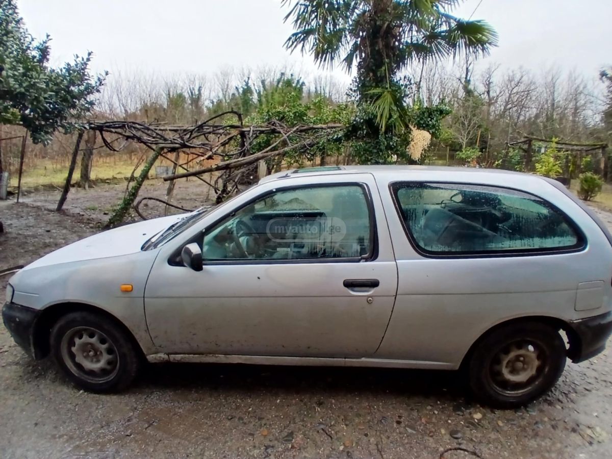 Nissan Almera 1996 — photo 2