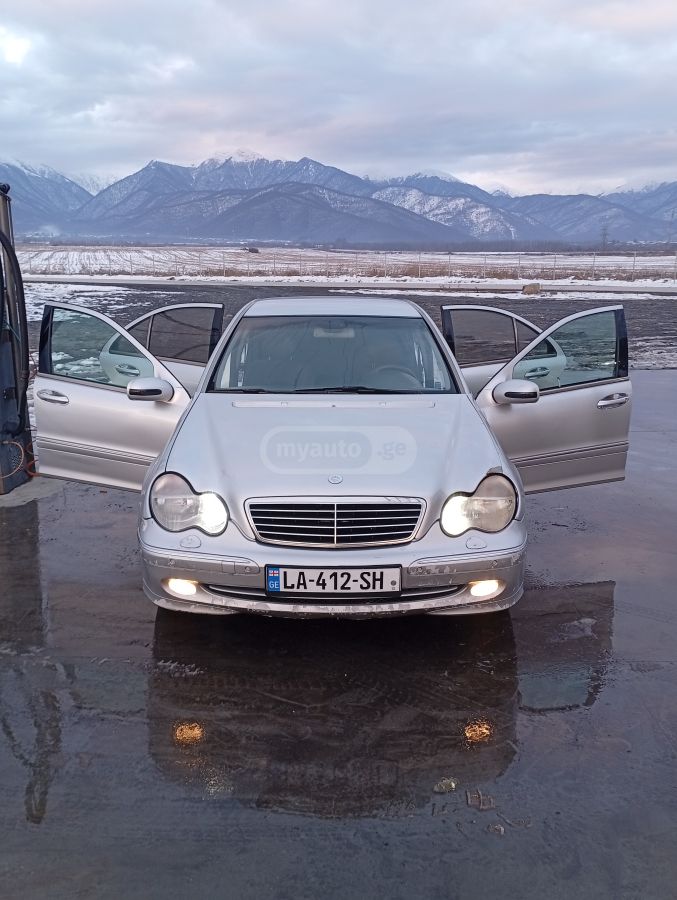 Mercedes-Benz C 240