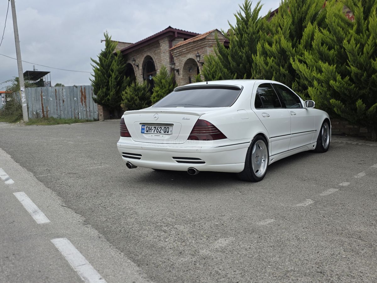 Mercedes-Benz E 320