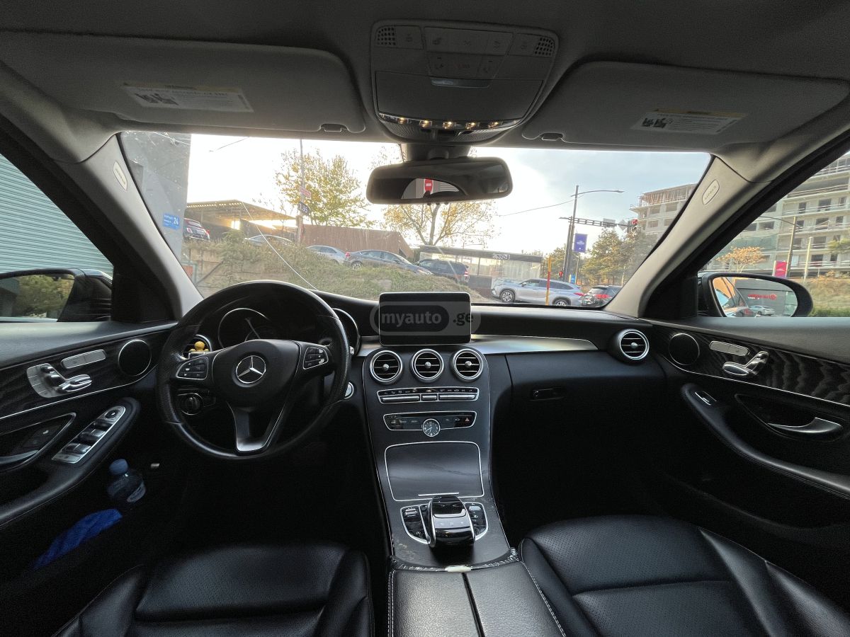Mercedes-Benz C 300 2016 — photo 2