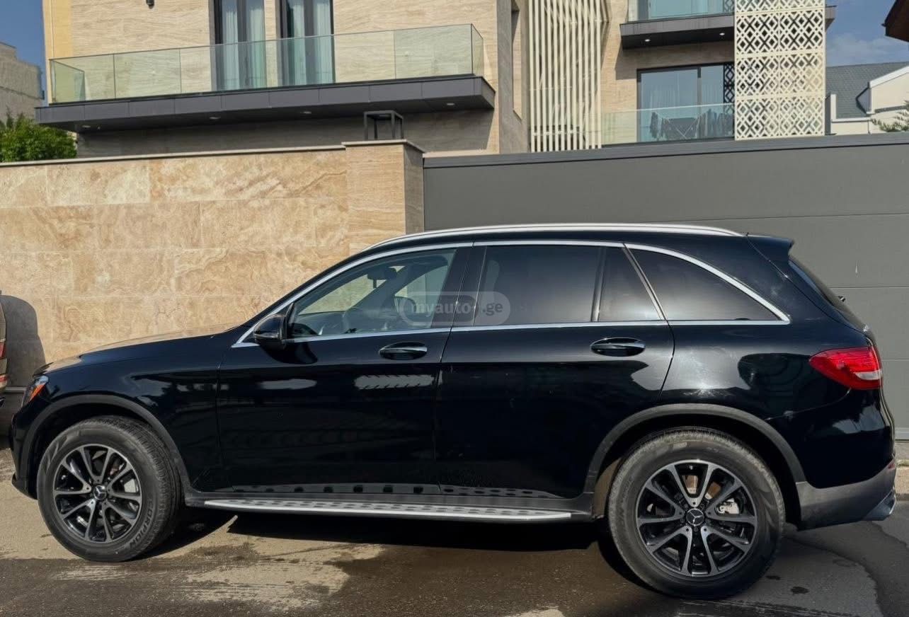 Mercedes-Benz GLC 300 2017 — photo 2