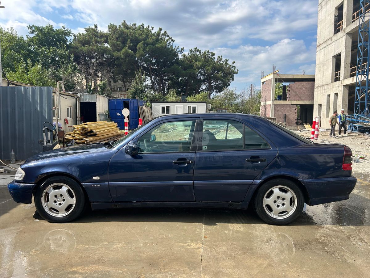Mercedes-Benz C 240 1998 — photo 2
