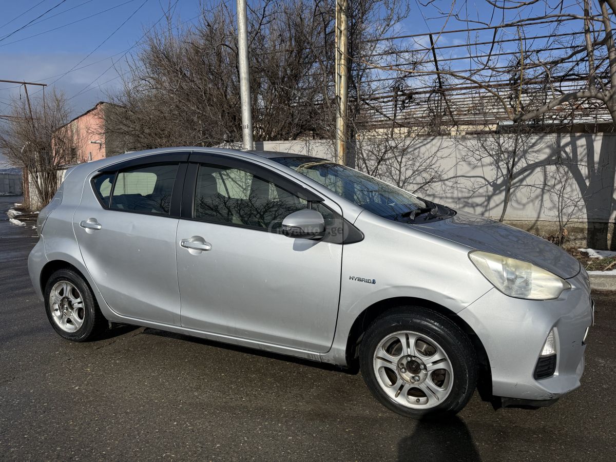 Toyota Aqua 2012 — photo 2