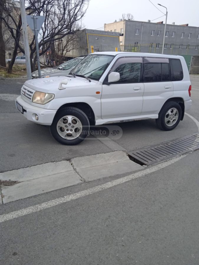 Mitsubishi Pajero IO