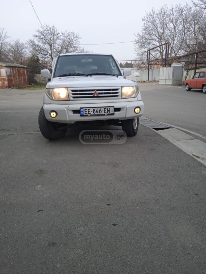 Mitsubishi Pajero IO 1999 — photo 2