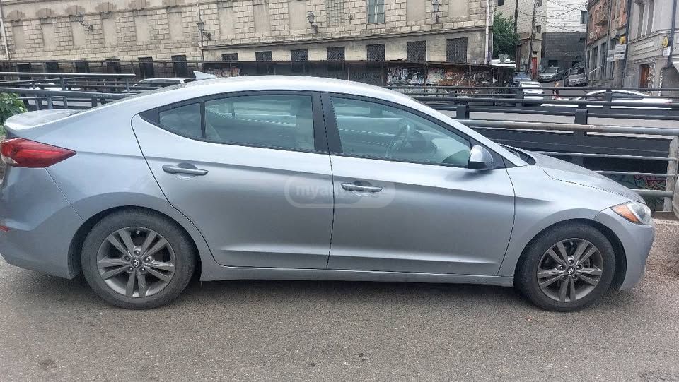 Hyundai Elantra 2017 — photo 2