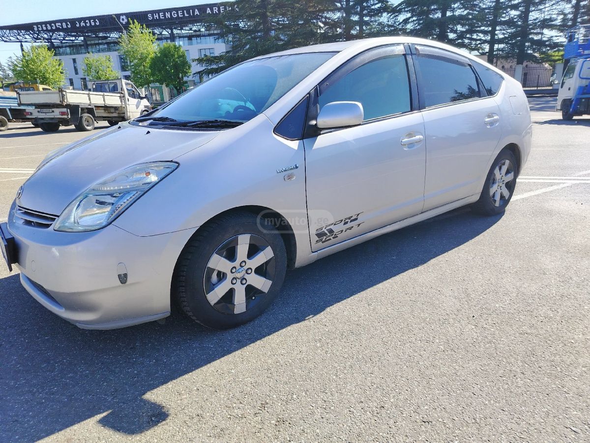 Toyota Prius 2010 — photo 2