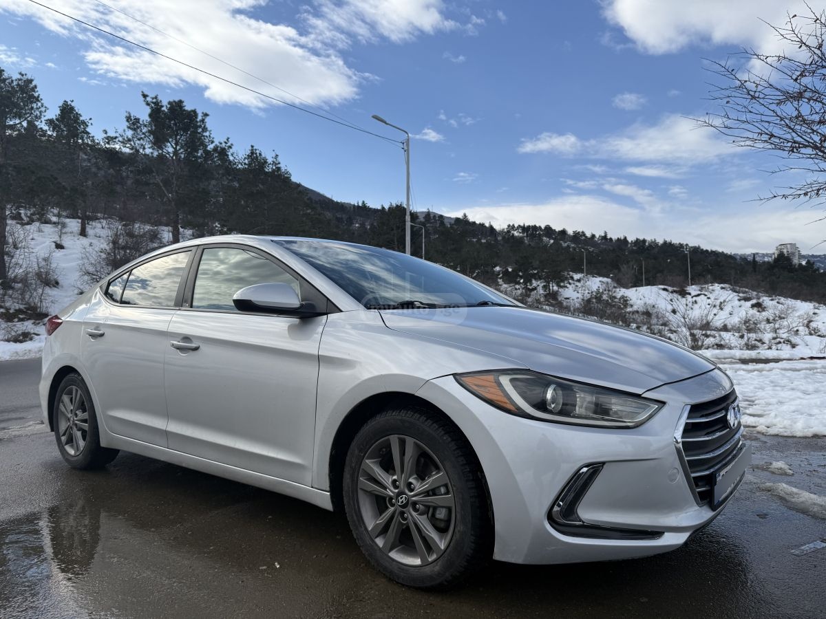 Hyundai Elantra 2018 — photo 2