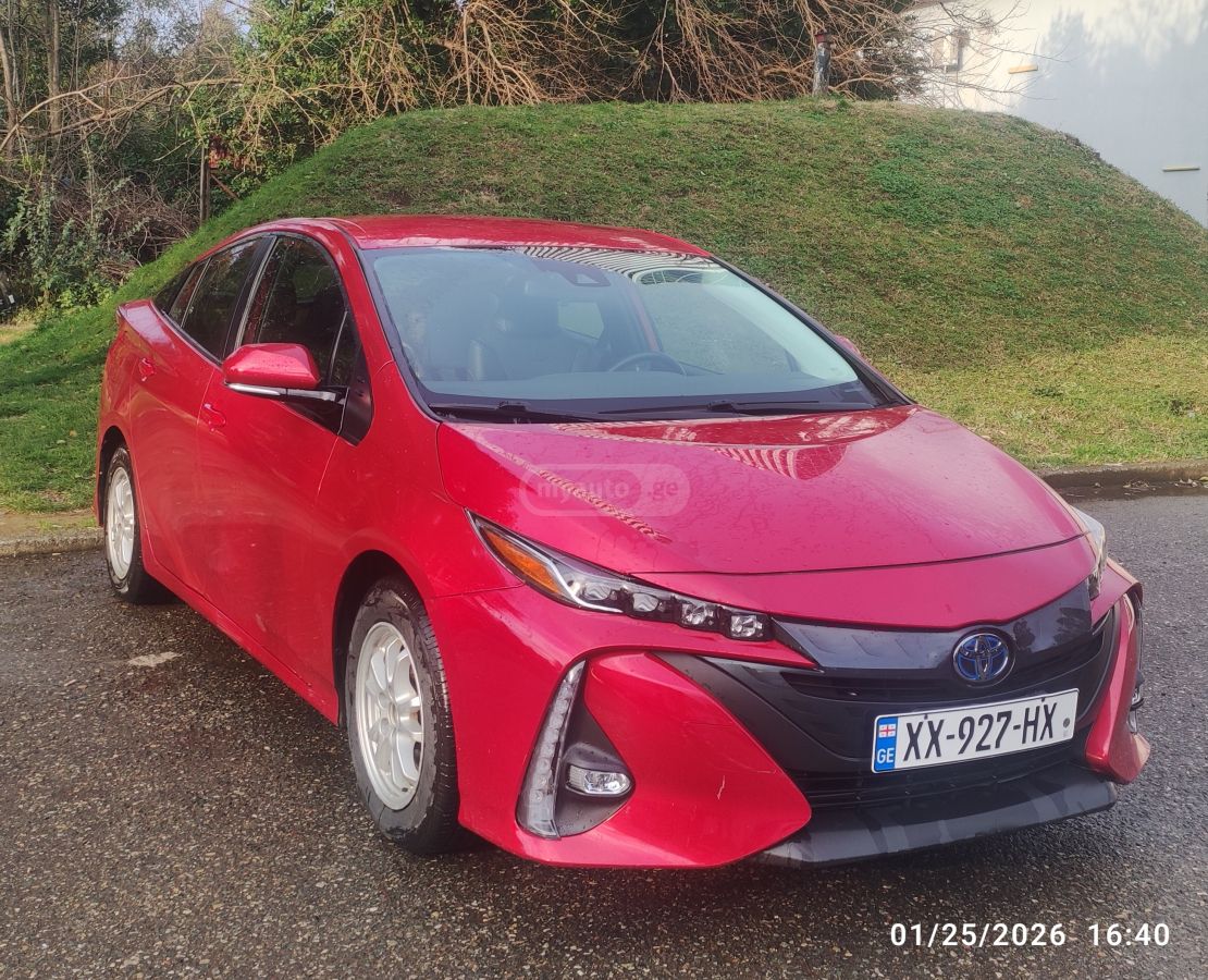 Toyota Prius Prime 2020 — photo 2