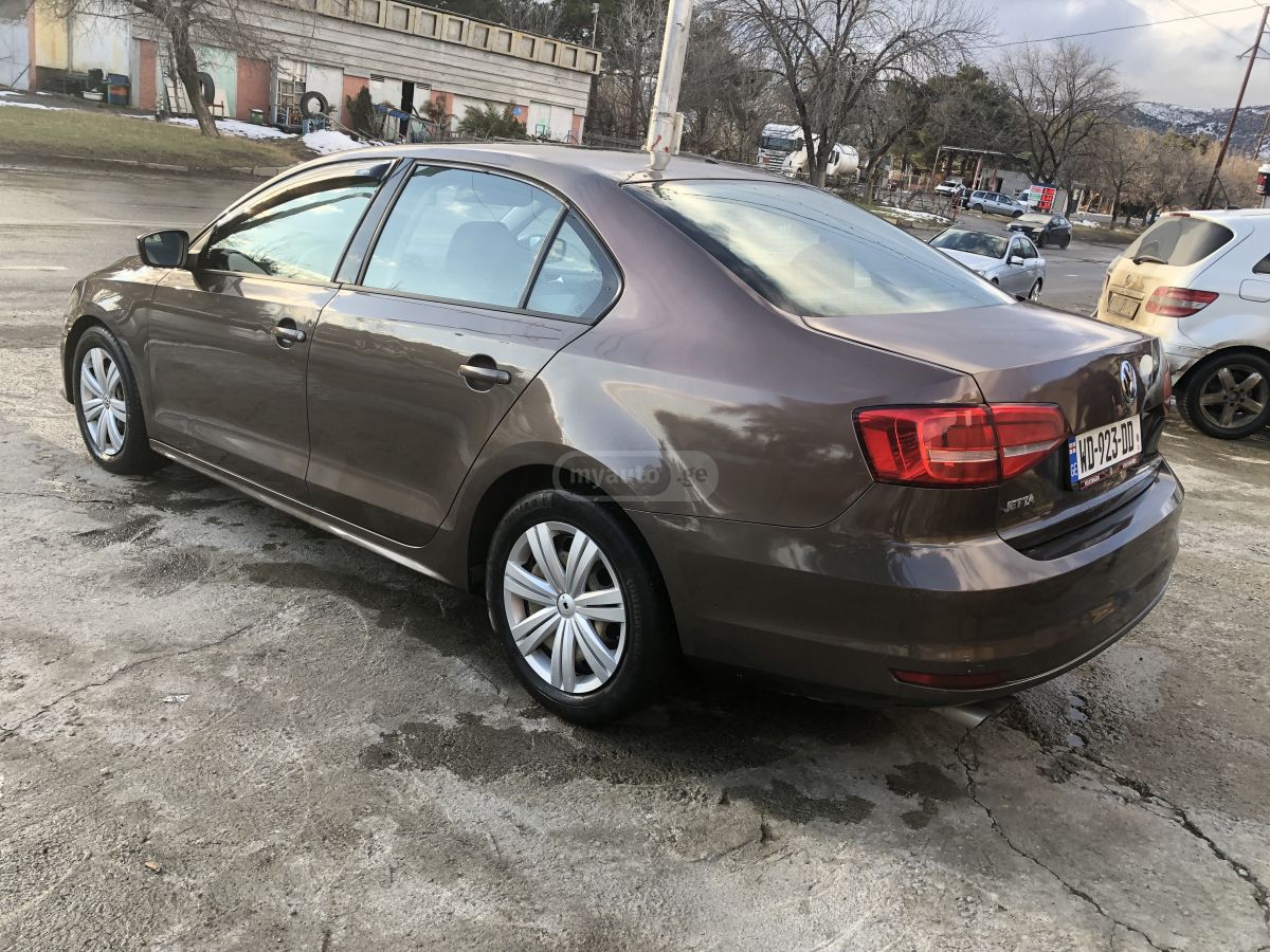Volkswagen Jetta 2015 — photo 2