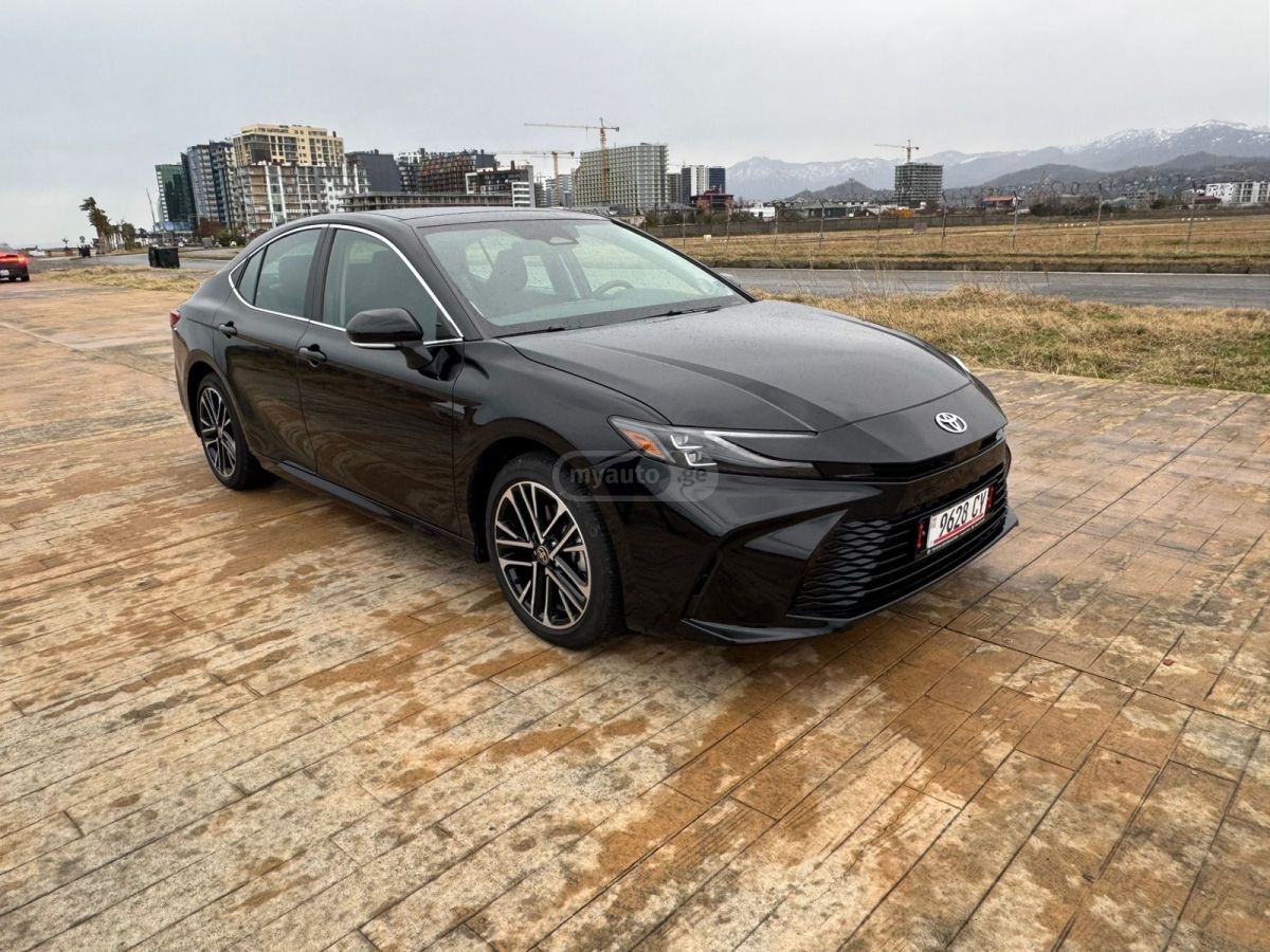 Toyota Camry 2024 — photo 2