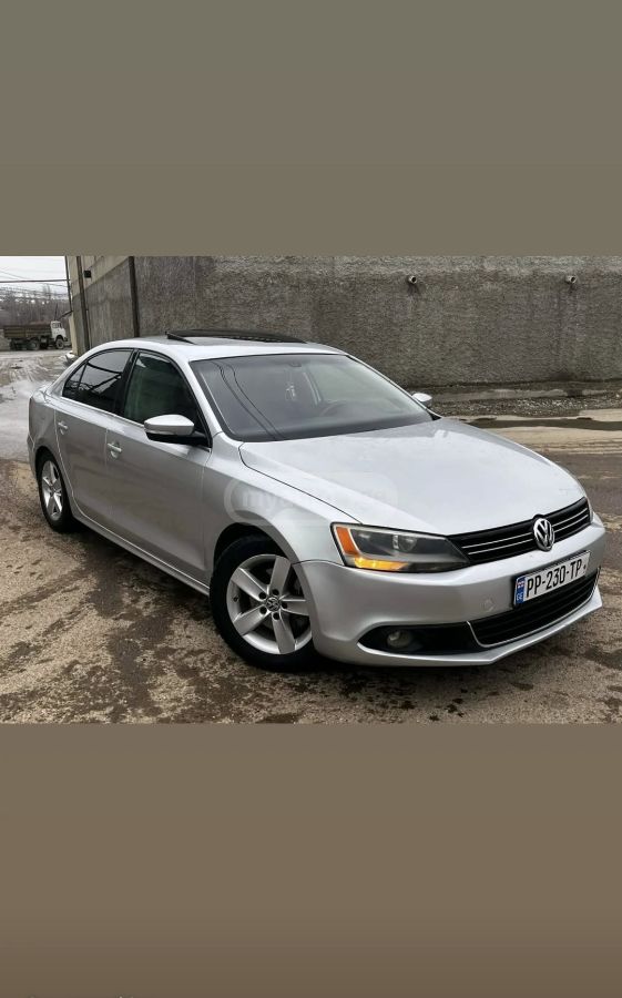 Volkswagen Jetta 2014 — photo 2