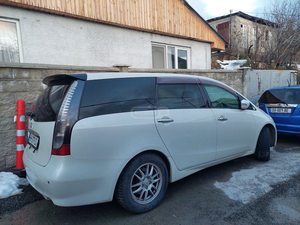 Mitsubishi Grandis 2003 — photo 2
