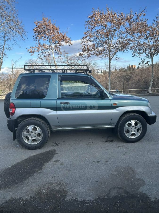 Mitsubishi Pajero IO