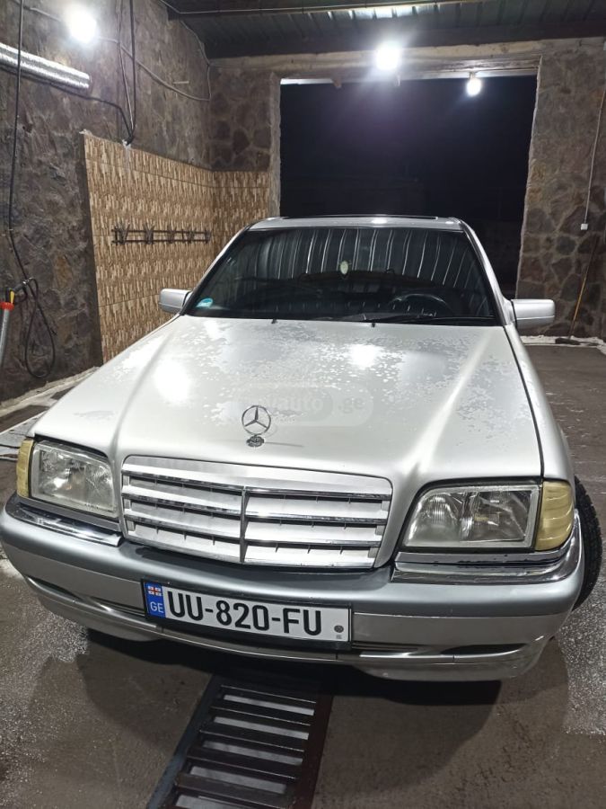 Mercedes-Benz C 180