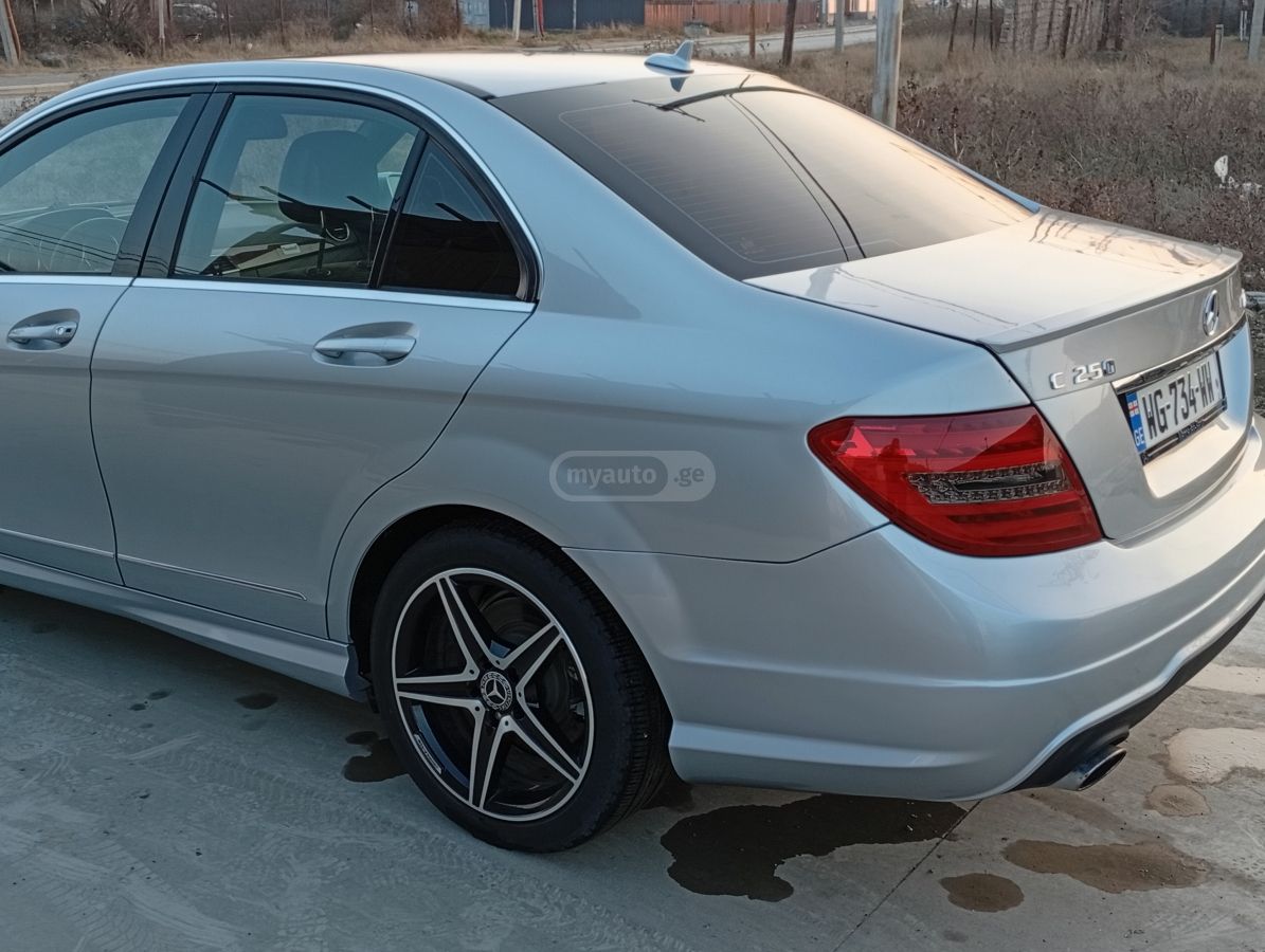 Mercedes-Benz C 250 2012 — photo 2