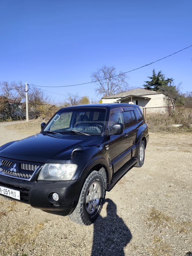 Mitsubishi Pajero 2004 — photo 2