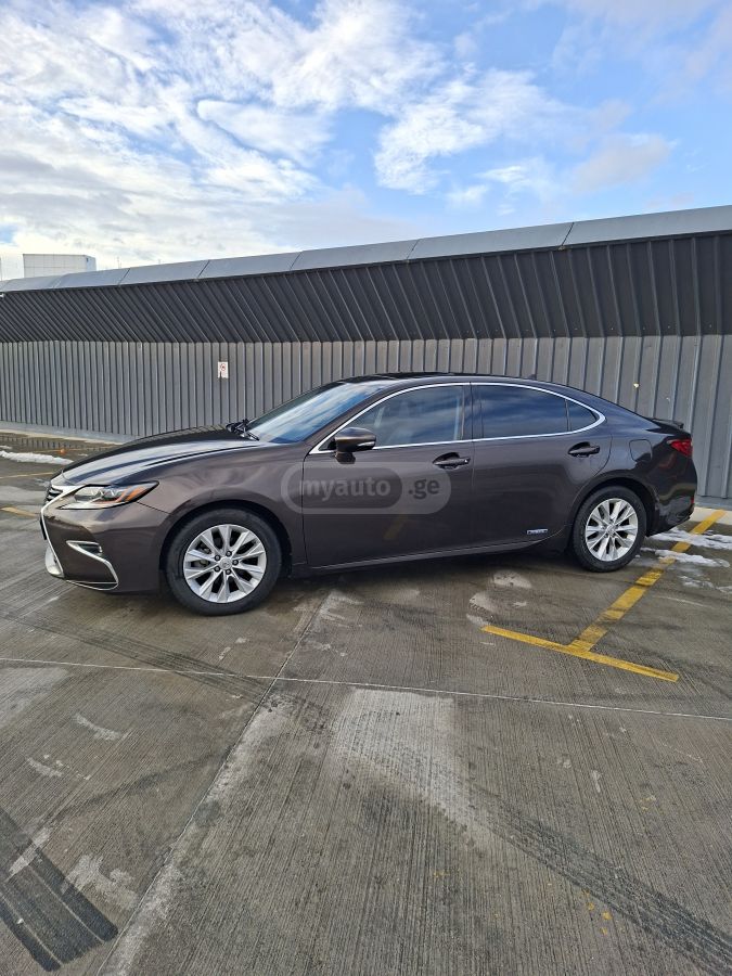 Lexus ES 300 2013 — photo 2
