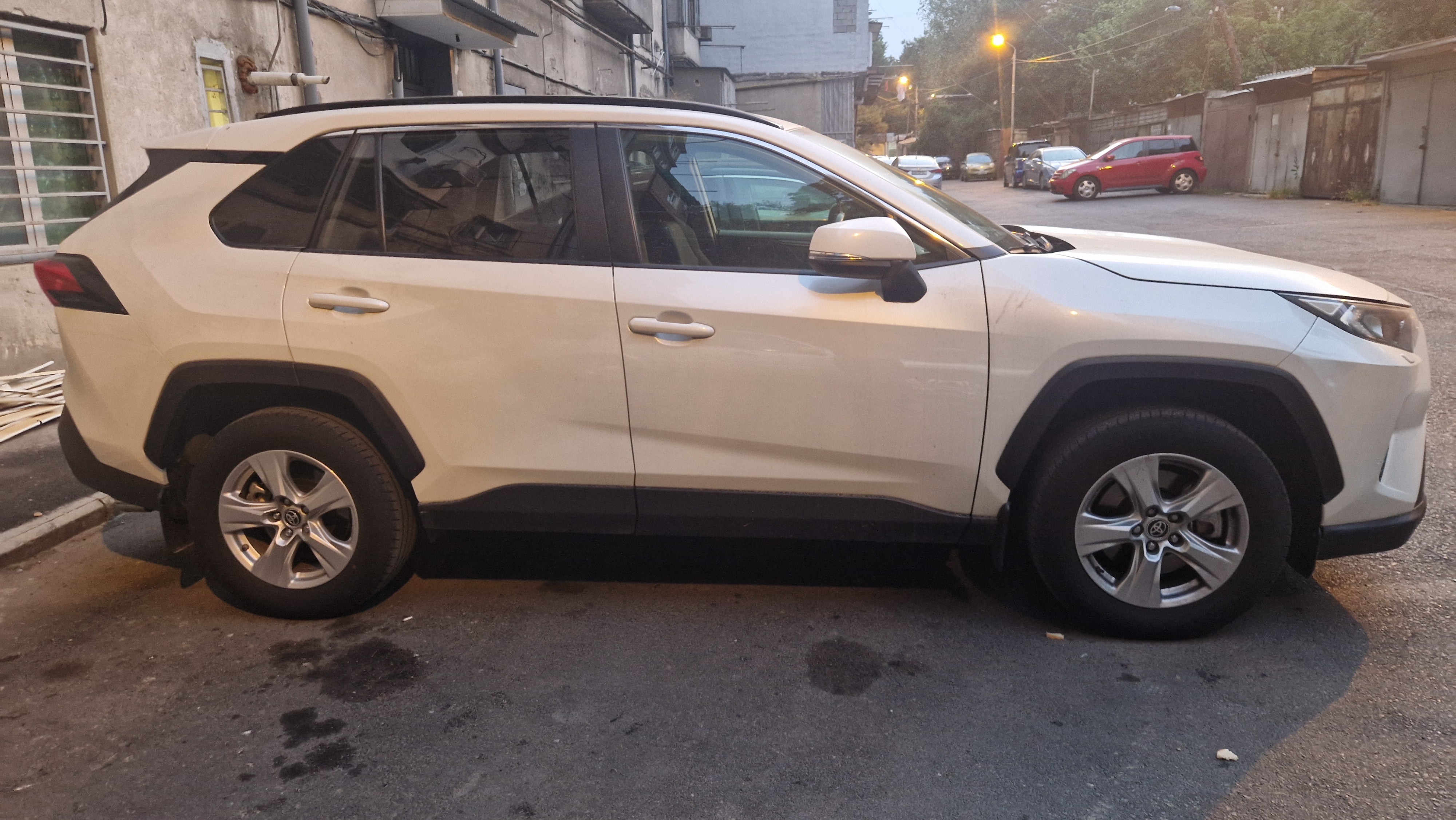 Toyota RAV 4 2019 — photo 2