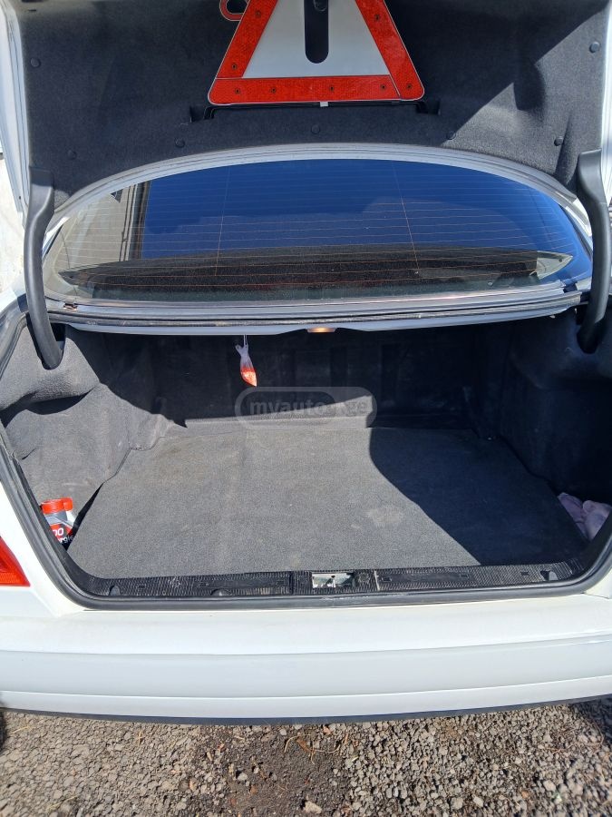 Mercedes-Benz E 200 1997 — photo 2