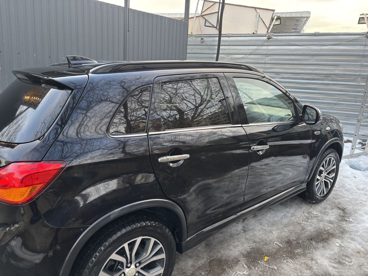 Mitsubishi Outlander Sport 2017 — photo 2