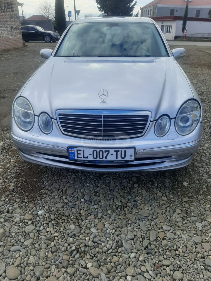 Mercedes-Benz E 320