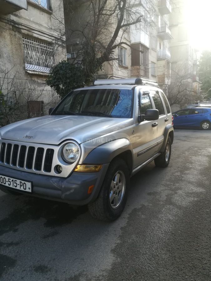 Jeep Liberty 2005 — photo 2